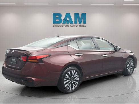 Used 2024 Nissan Altima 2.5 SV FWD image 6