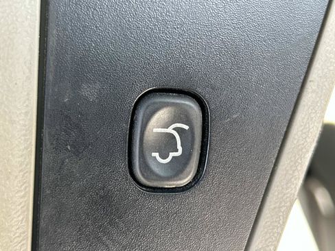 Used 2015 Chrysler Town & Country Touring FWD image 13