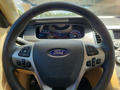 Used 2015 Ford Taurus SE FWD image 17