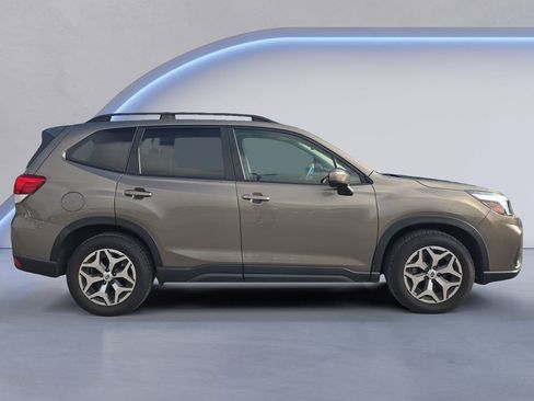 Used 2021 Subaru Forester Premium AWD/4WD image 7