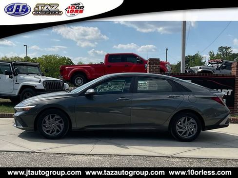 Used 2024 Hyundai Elantra SEL FWD image 4