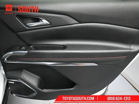 Used 2024 Chevrolet Traverse RS image 25