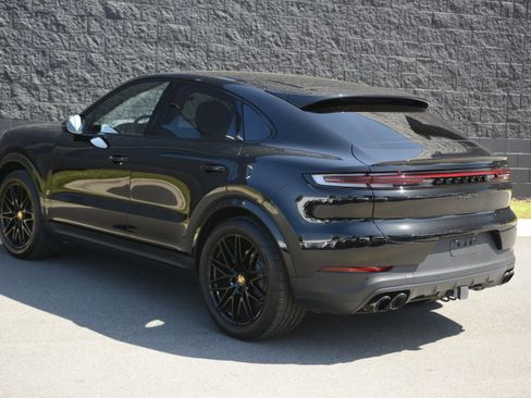 Certified 2024 Porsche Cayenne GTS AWD/4WD image 3