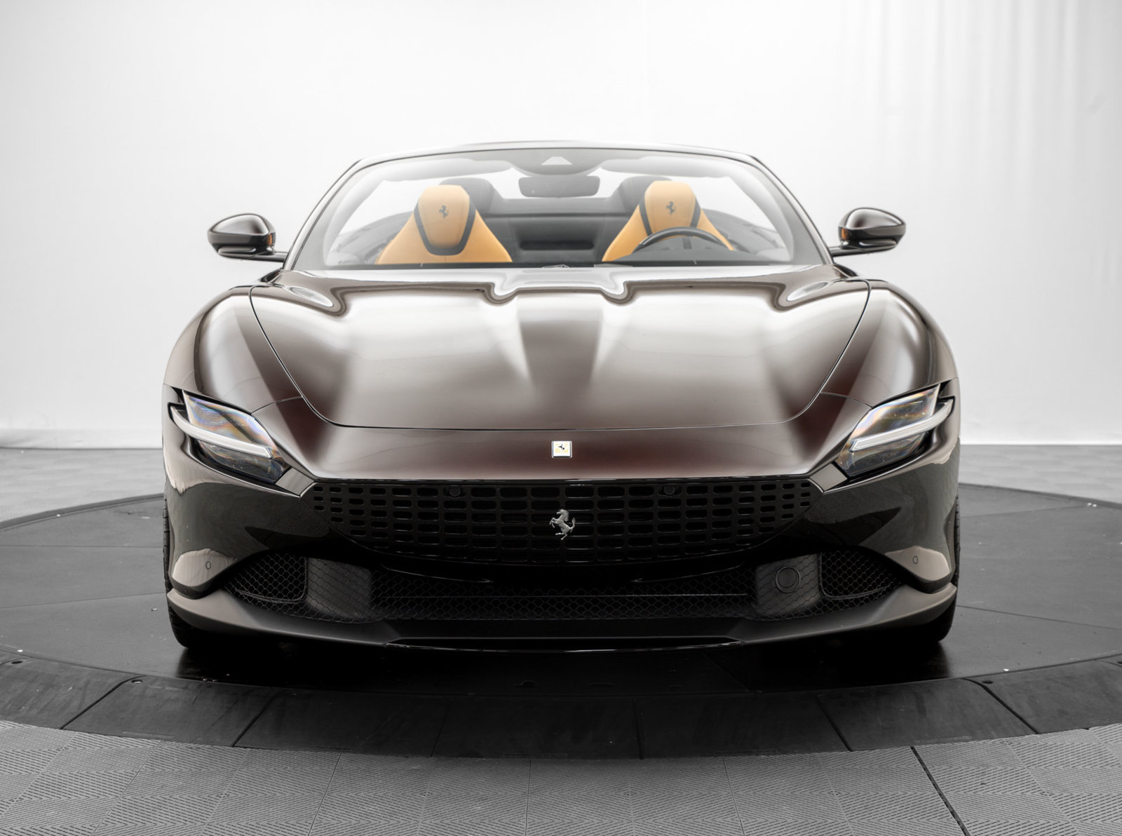 Used 2026 Ferrari Roma Spider RWD image 2