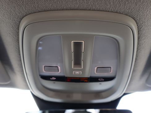 Used 2025 Volvo XC40 B5 Core image 29