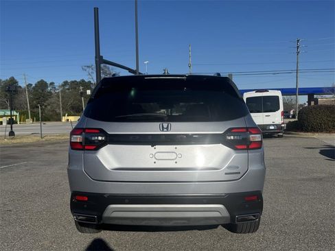 Used 2023 Honda Pilot Touring image 9