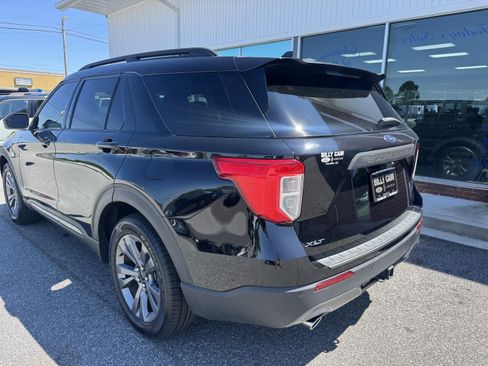 Used 2023 Ford Explorer XLT w/ Equipment Group 202A RWD image 2