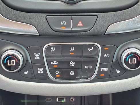Used 2024 Chevrolet Equinox LT FWD image 30