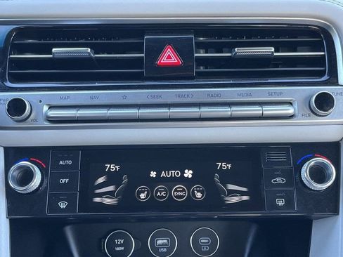 Used 2025 Genesis G70 2.5T image 5