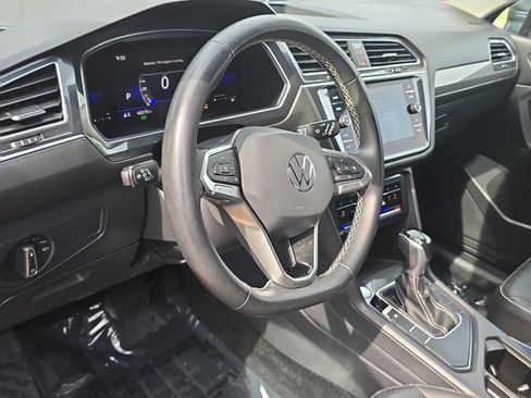 Used 2022 Volkswagen Tiguan SE FWD image 10