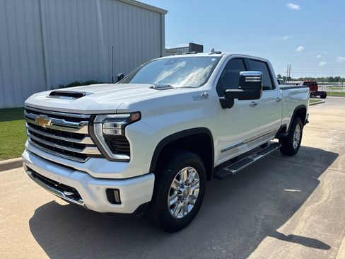 Used 2025 Chevrolet Silverado 3500 High Country w/ High Country Premium Package AWD/4WD image 1