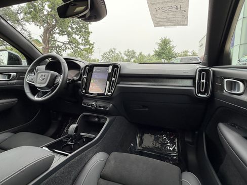 Certified 2023 Volvo C40 P8 Recharge Ultimate w/ Protection Package Premier AWD/4WD image 13
