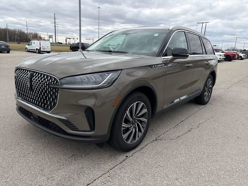Used 2025 Lincoln Aviator AWD image 3