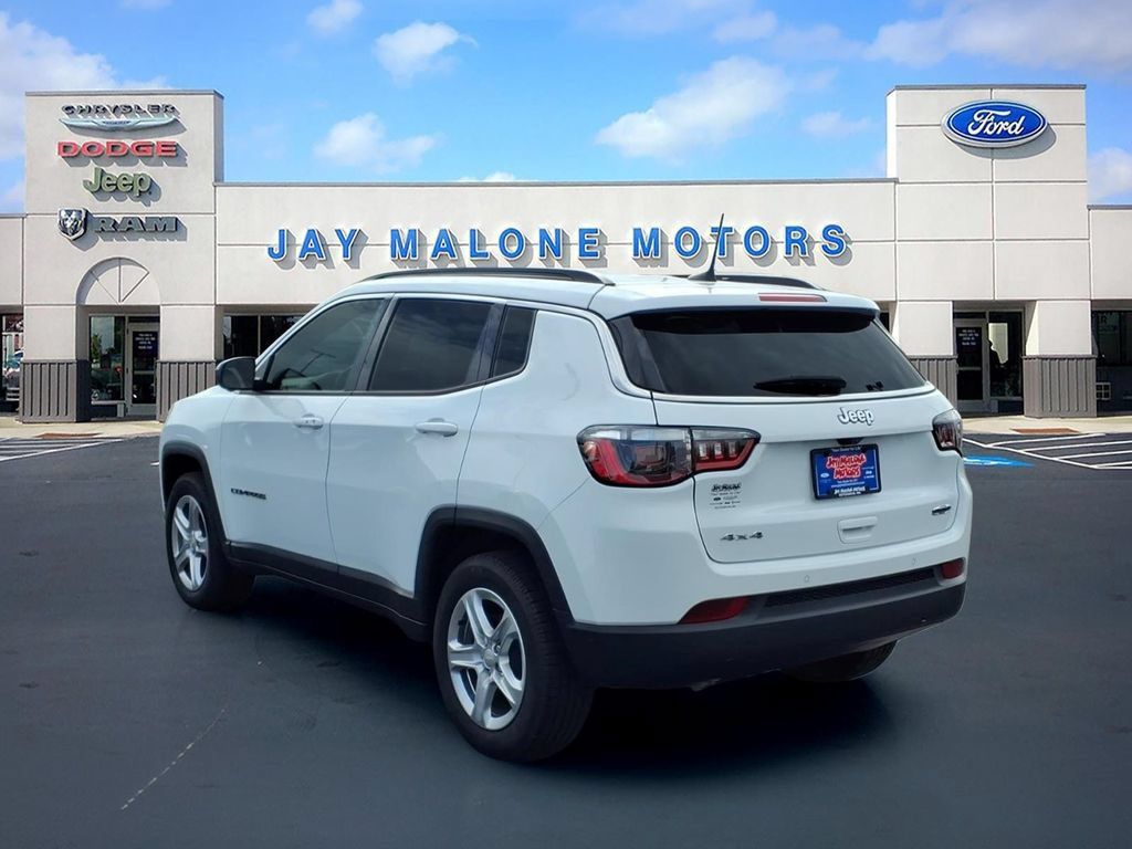Used 2023 Jeep Compass Latitude w/ Convenience Group AWD/4WD image 5