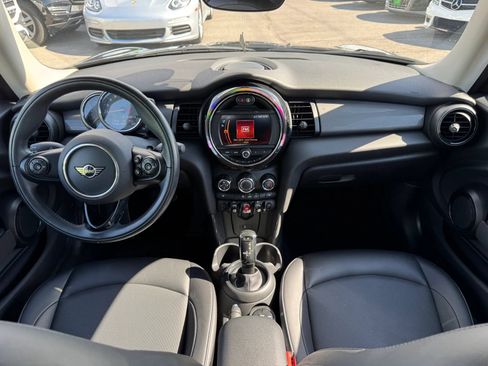 Used 2021 MINI Cooper 2-Door Hardtop FWD image 9