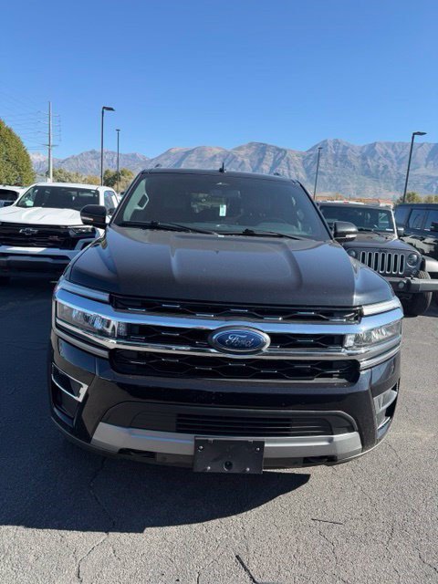 Used 2022 Ford Expedition Limited AWD/4WD image 2