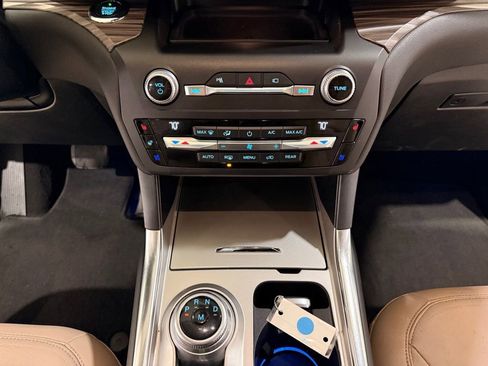 Used 2020 Ford Explorer Limited image 23