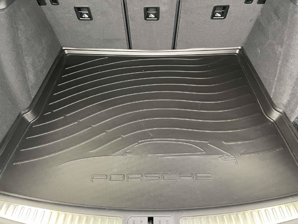 Certified 2025 Porsche Macan Turbo AWD/4WD image 20