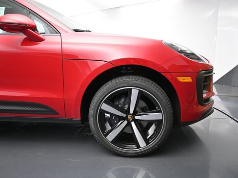 Certified 2025 Porsche Macan AWD/4WD image 20