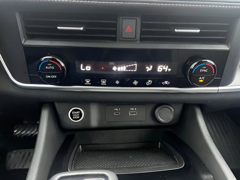 Used 2023 Nissan Rogue SV image 22