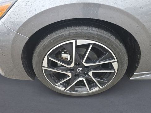 Used 2025 Nissan Sentra SR w/ SR Premium Package image 26