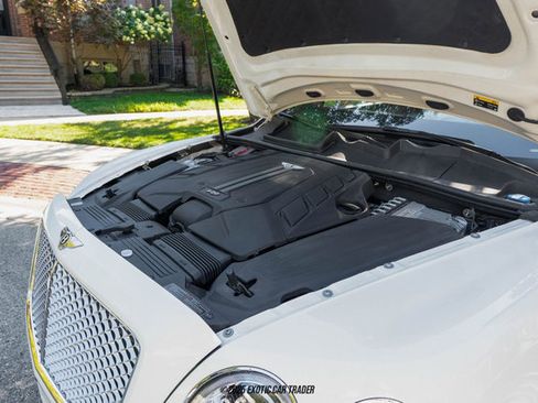 Used 2019 Bentley Bentayga image 17