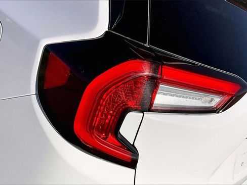 Used 2024 GMC Terrain SLE image 24