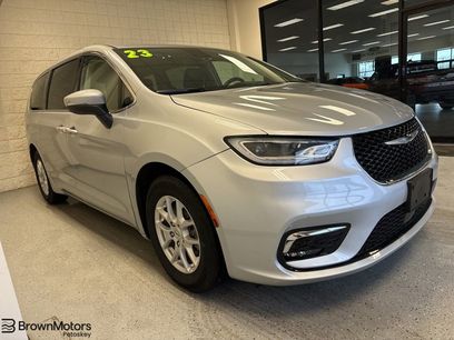 Used 2023 Chrysler Pacifica Touring-L