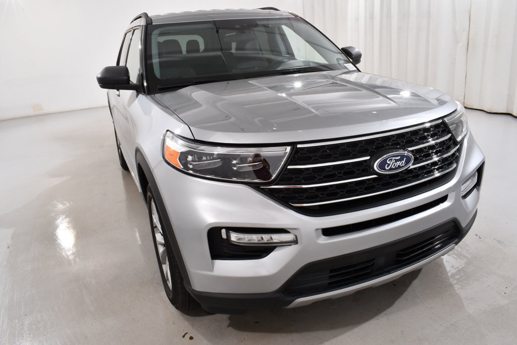 Used 2024 Ford Explorer XLT w/ Equipment Group 202A AWD/4WD image 4