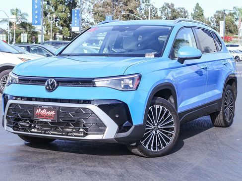 Used 2025 Volkswagen Taos SE FWD image 1