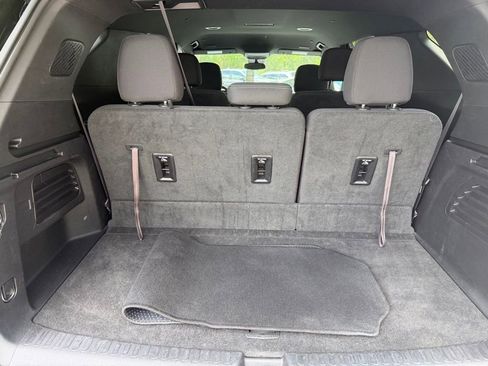 Used 2025 Chevrolet Traverse LT FWD image 7