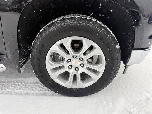 Used 2023 Chevrolet Silverado 1500 LTZ w/ Z71 Off-Road Package image 8