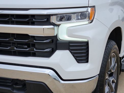 Used 2023 Chevrolet Silverado 1500 LT AWD/4WD image 13