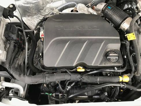 Certified 2025 Chevrolet Trax RS w/ Sunroof Package image 21