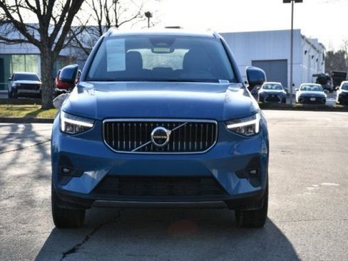 Used 2025 Volvo XC40 B5 Plus AWD/4WD image 2