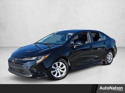 Used 2025 Toyota Corolla LE image 1