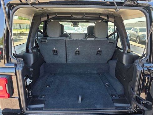 Used 2025 Jeep Wrangler Sahara image 15