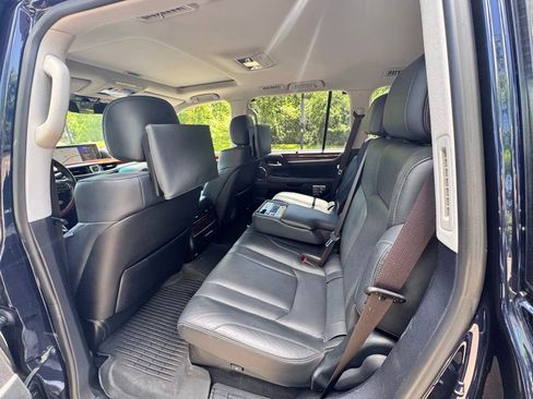 Used 2019 Lexus LX 570 4WD w/ Luxury Package image 7