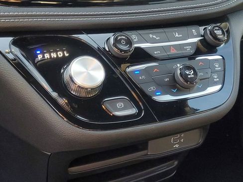 New 2026 Chrysler Pacifica Select image 13
