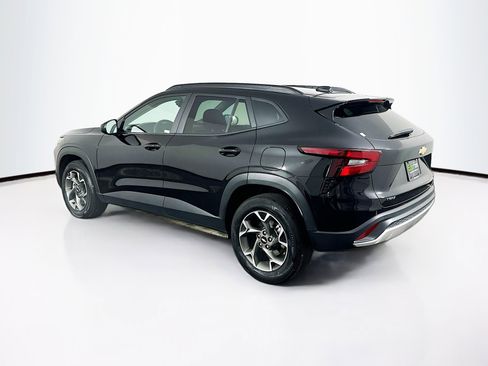Used 2025 Chevrolet Trax LT w/ LT Convenience Package image 5