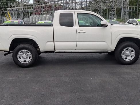 Used 2021 Toyota Tacoma SR RWD image 9