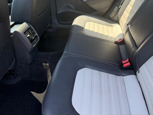 Used 2018 Volkswagen Passat 3.6 FWD image 10