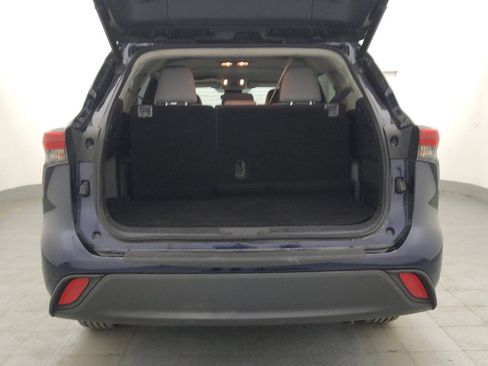 Used 2022 Toyota Highlander LE image 29