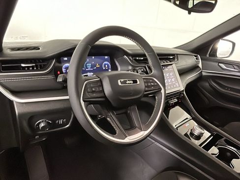 Used 2023 Jeep Grand Cherokee L Laredo AWD/4WD image 16
