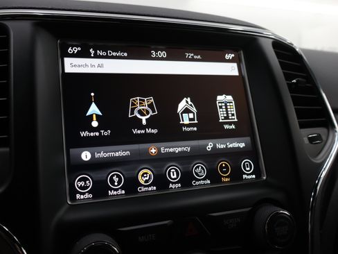 Used 2018 Jeep Grand Cherokee Altitude AWD/4WD image 54