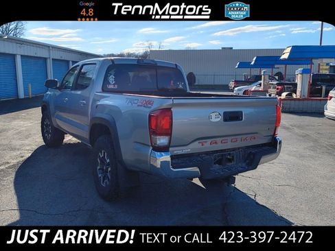 Used 2017 Toyota Tacoma TRD Off-Road image 5