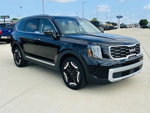 Used 2025 Kia Telluride S FWD image 2