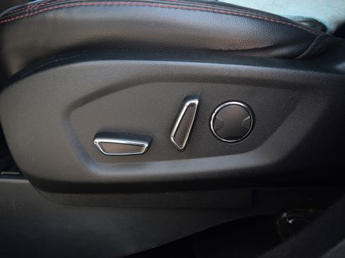 Used 2018 Ford Explorer XLT w/ Equipment Group 202A image 20