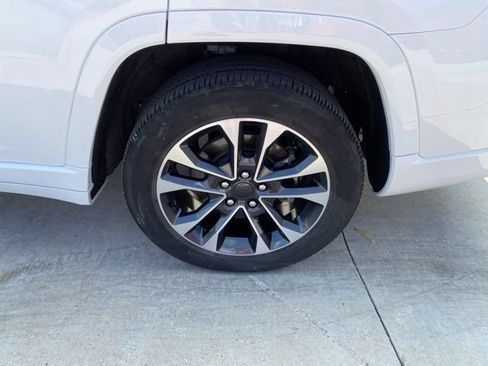 Used 2023 Jeep Grand Cherokee L Overland w/ Luxury Tech Group IV AWD/4WD image 16