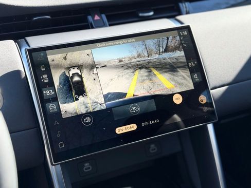 Used 2024 Land Rover Discovery Sport S image 20